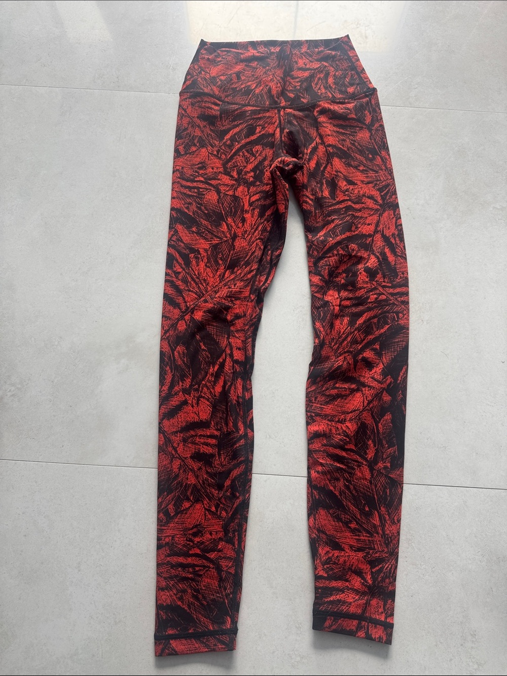 High-Waist Red & Black Printed Leggings